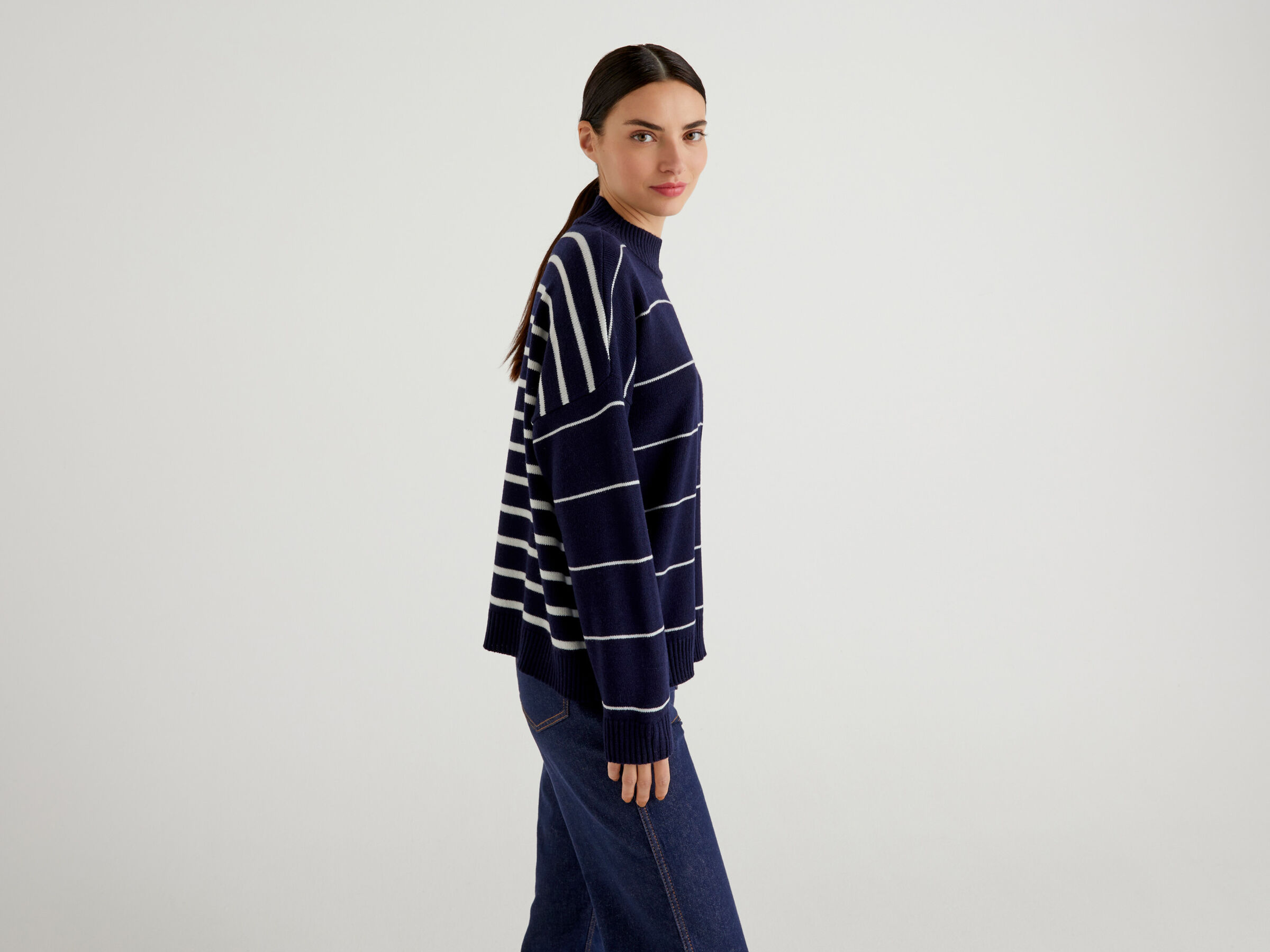 Rollkragenpullover mit Streifen image number 3