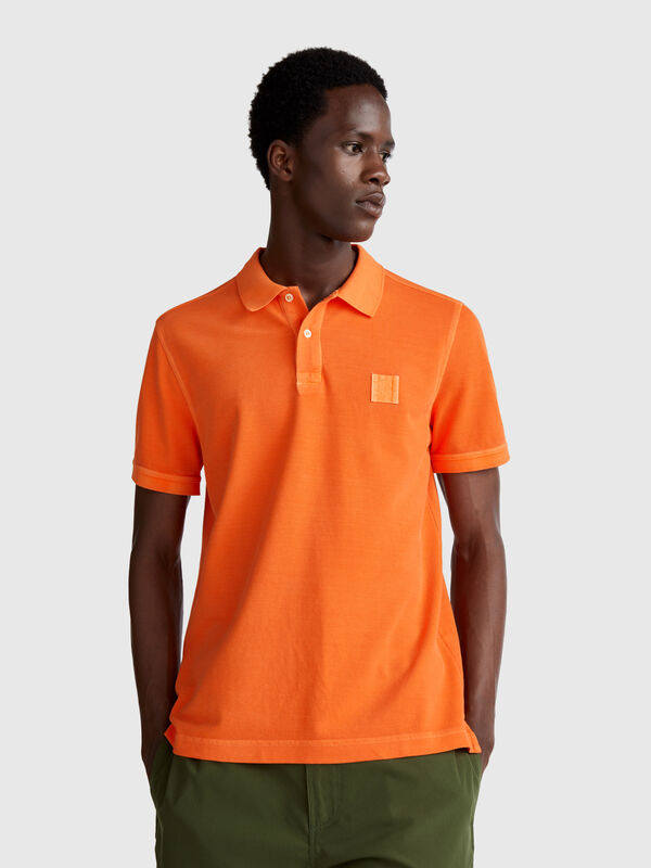 Orangefarbenes Poloshirt mit normaler Passform Herren