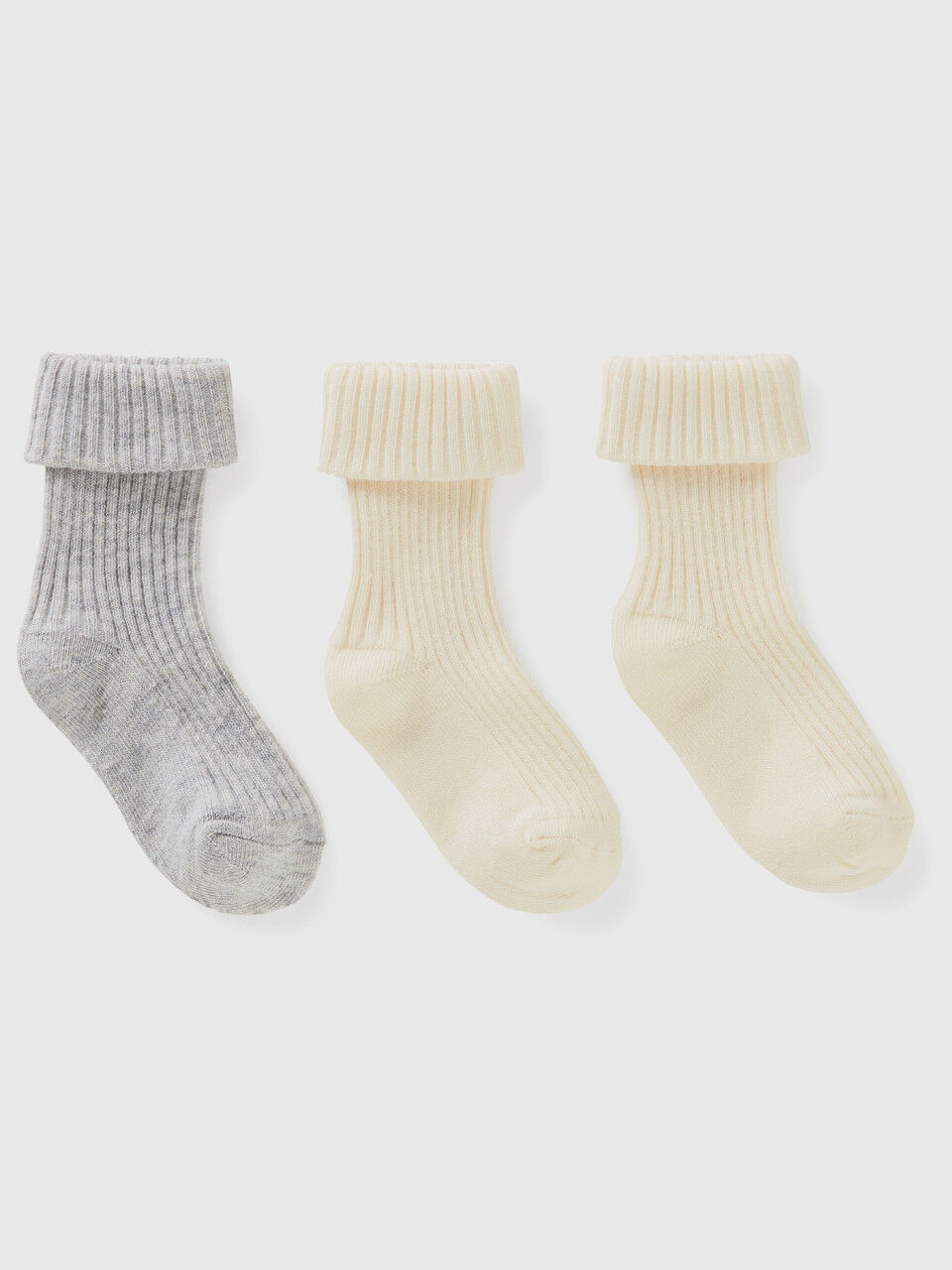 Set aus Socken mit Saumaufschlag