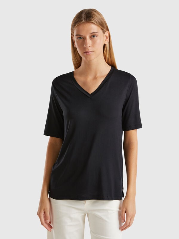 T-Shirt mit V-Ausschnitt aus Stretch-Viskose Damen
