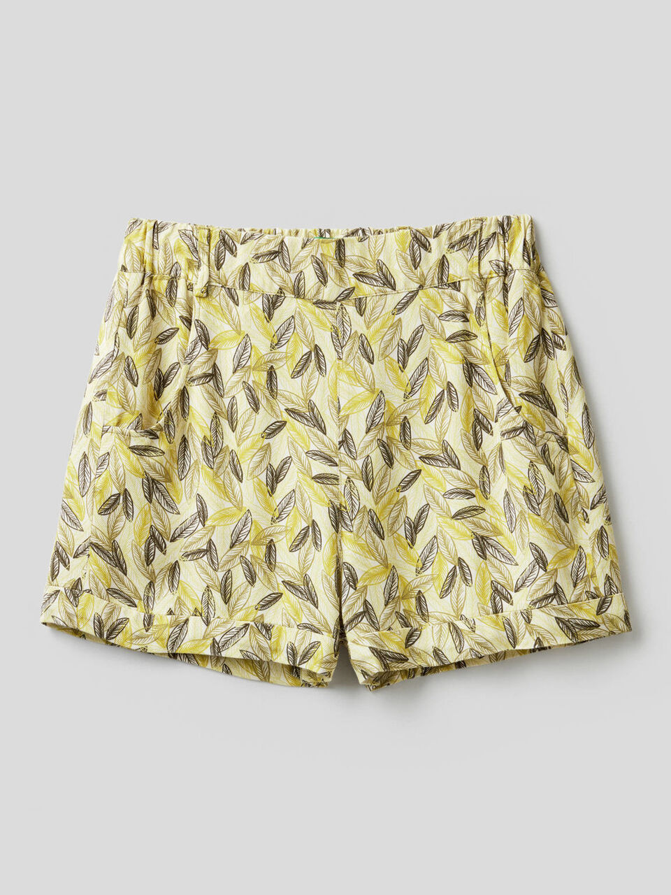 Fließende Shorts mit Botanik-Print image number 1