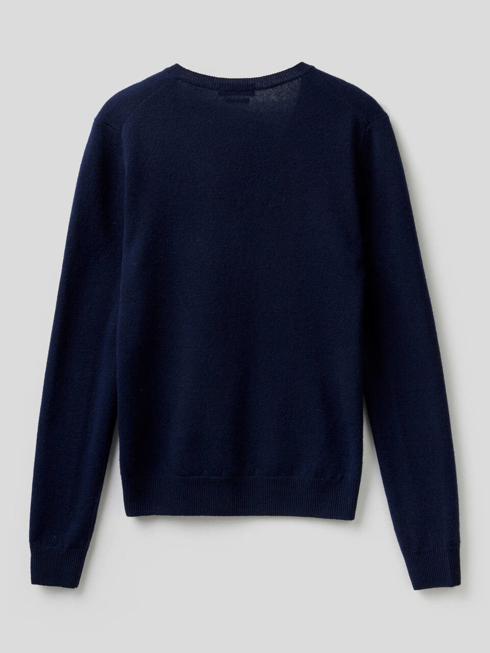 Pullover aus reiner Schurwolle mit V-Ausschnitt image number 2