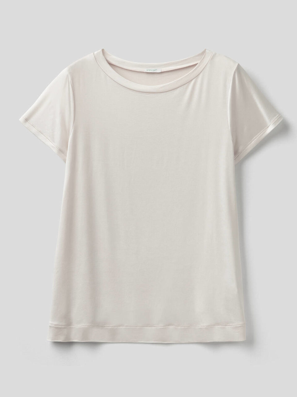 T-Shirt aus glänzendem Stoff image number 1
