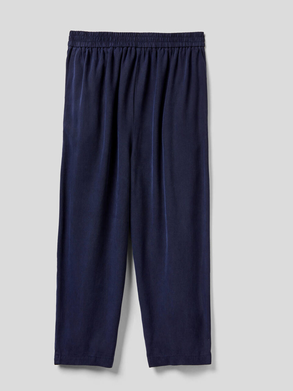 Fließende Hose mit Falten image number 2