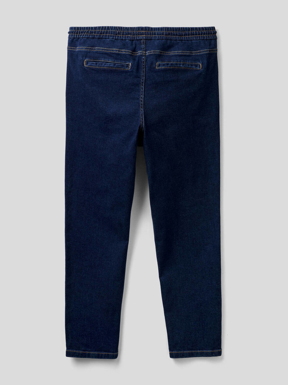 Jogger-Chinos aus Denim in stretchiger Baumwolle image number 2