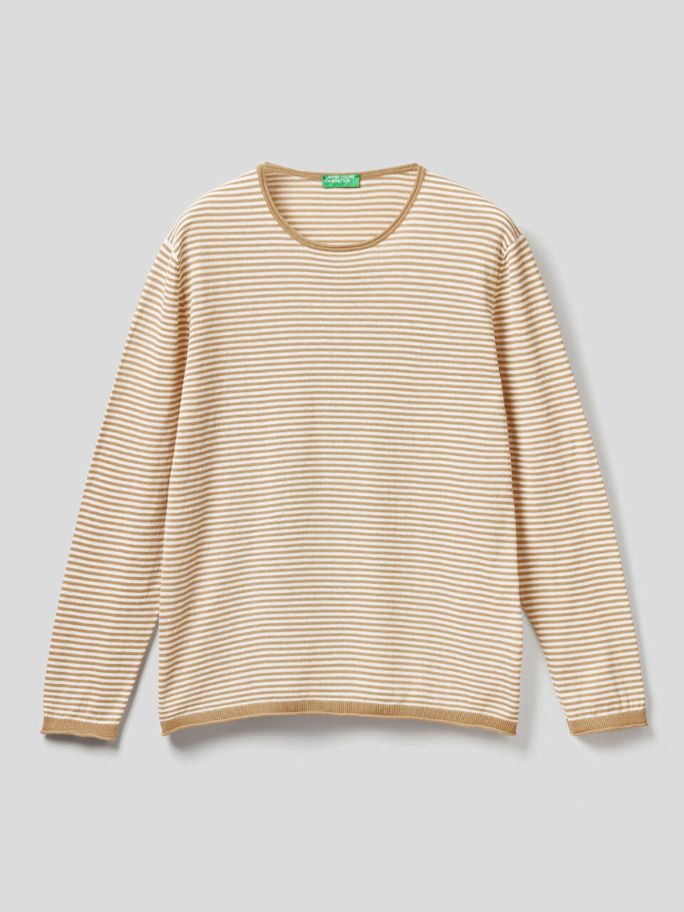 Pullover mit Rundausschnitt und feinen Streifen image number 1