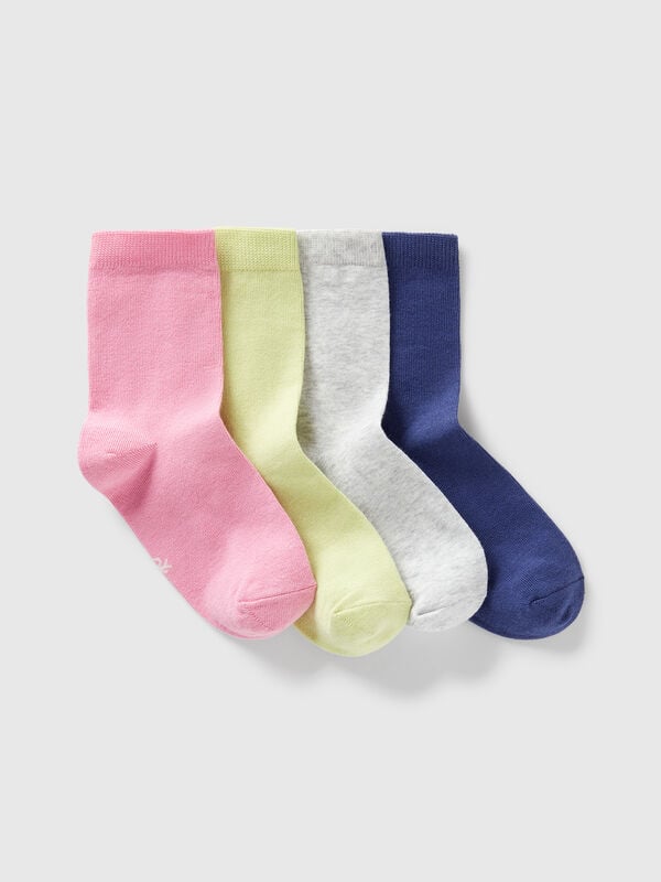 Vier Paar elastische Socken aus Baumwolle Jungen
