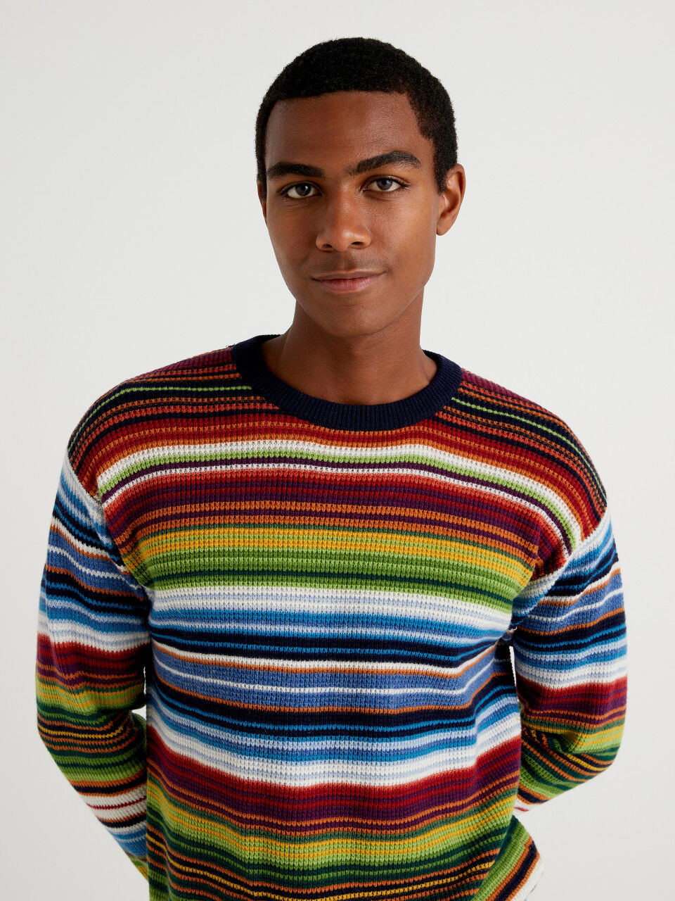Pullover mit bunten Streifen