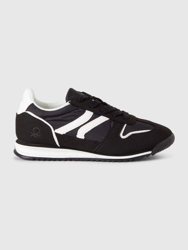 Turnschuhe aus Nylon und Wildleder Jungen