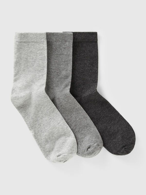 Drei Paar lange Stretch-Baumwollsocken