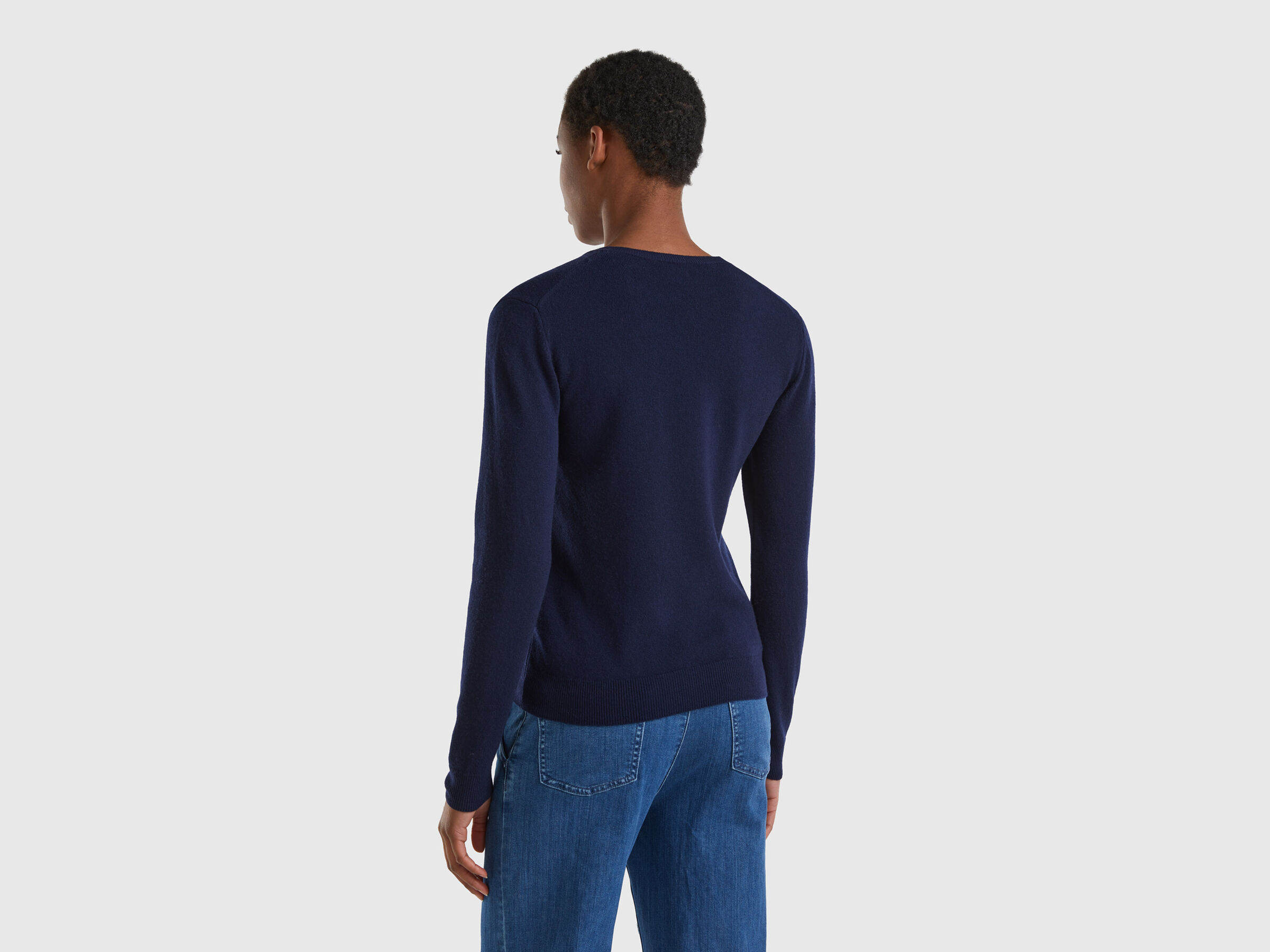 Pullover aus reiner Schurwolle mit V-Ausschnitt image number 2