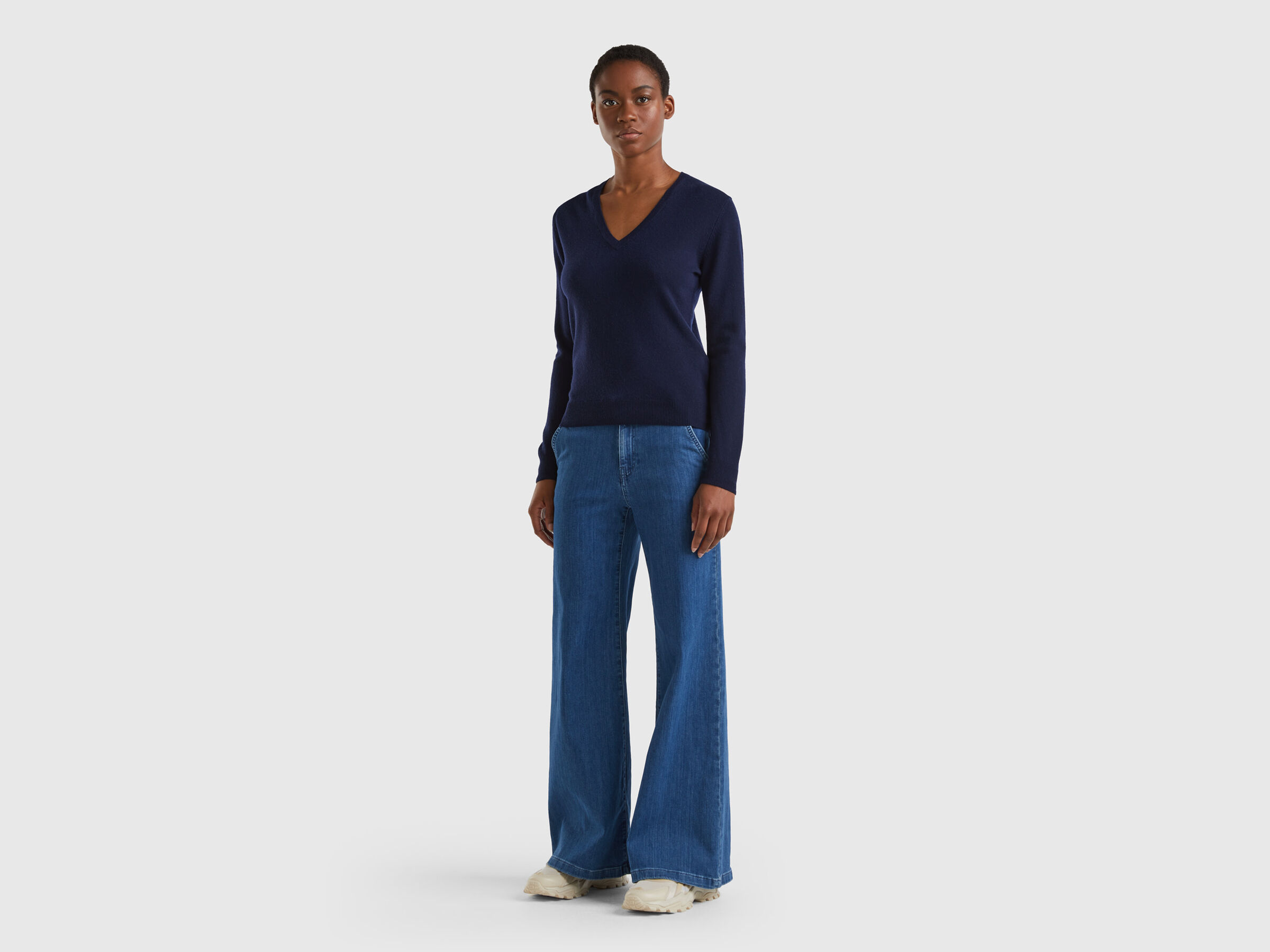 Pullover aus reiner Schurwolle mit V-Ausschnitt image number 3