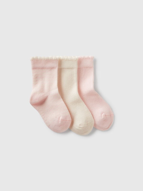 Drei Paar rosa und cremefarbene Socken Newborn