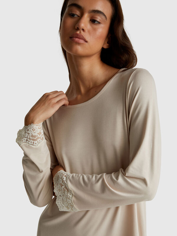 Fließendes Nachthemd mit Spitze Damen