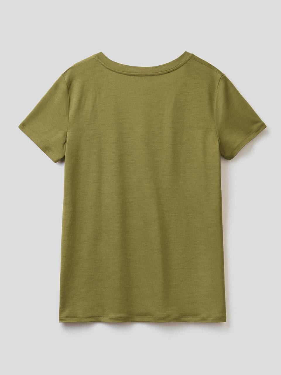 T-Shirt mit V-Ausschnitt image number 2