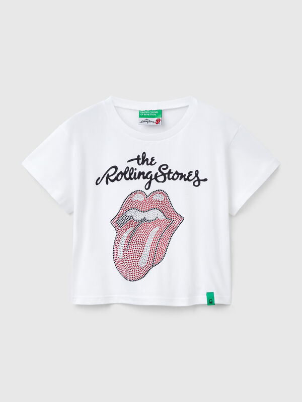 Kurzes T-Shirt mit der Aufschrift „The Rolling Stones“. Mädchen