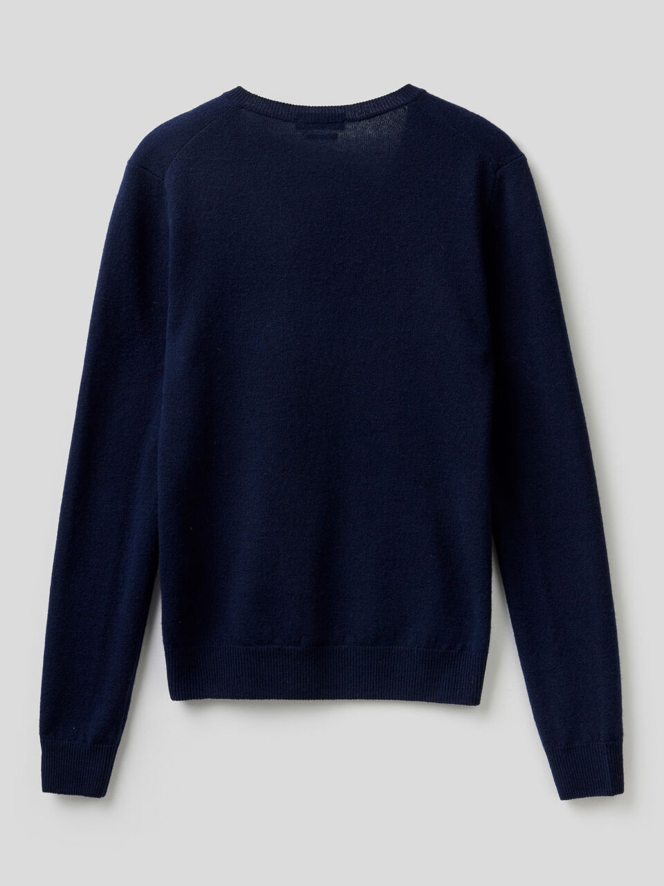 Pullover aus reiner Schurwolle mit V-Ausschnitt image number 2