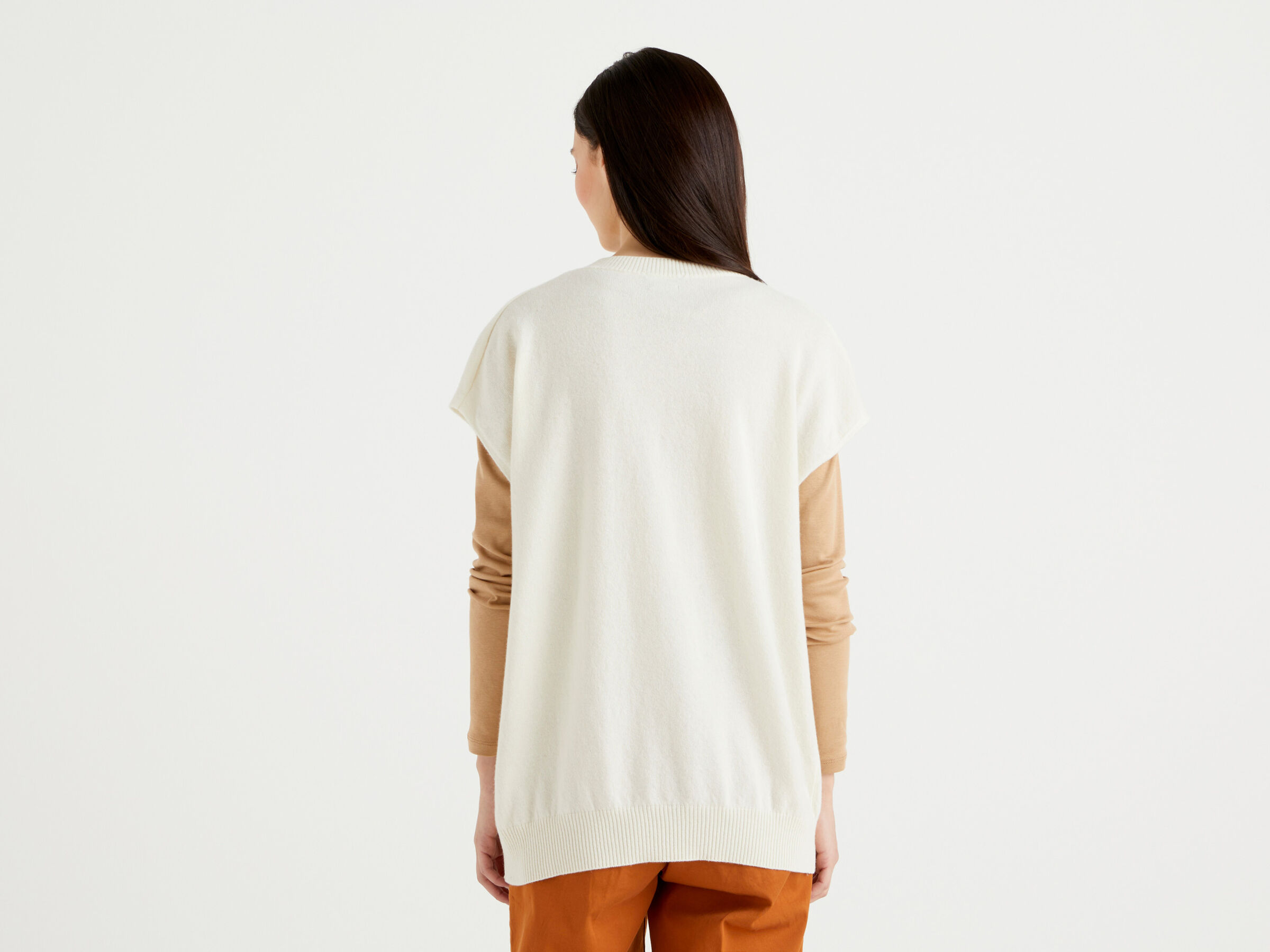 Ärmelloser Pullover in einer Cashmeremischung image number 2