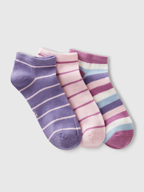 Drei Paar gestreifte Socken Jungen