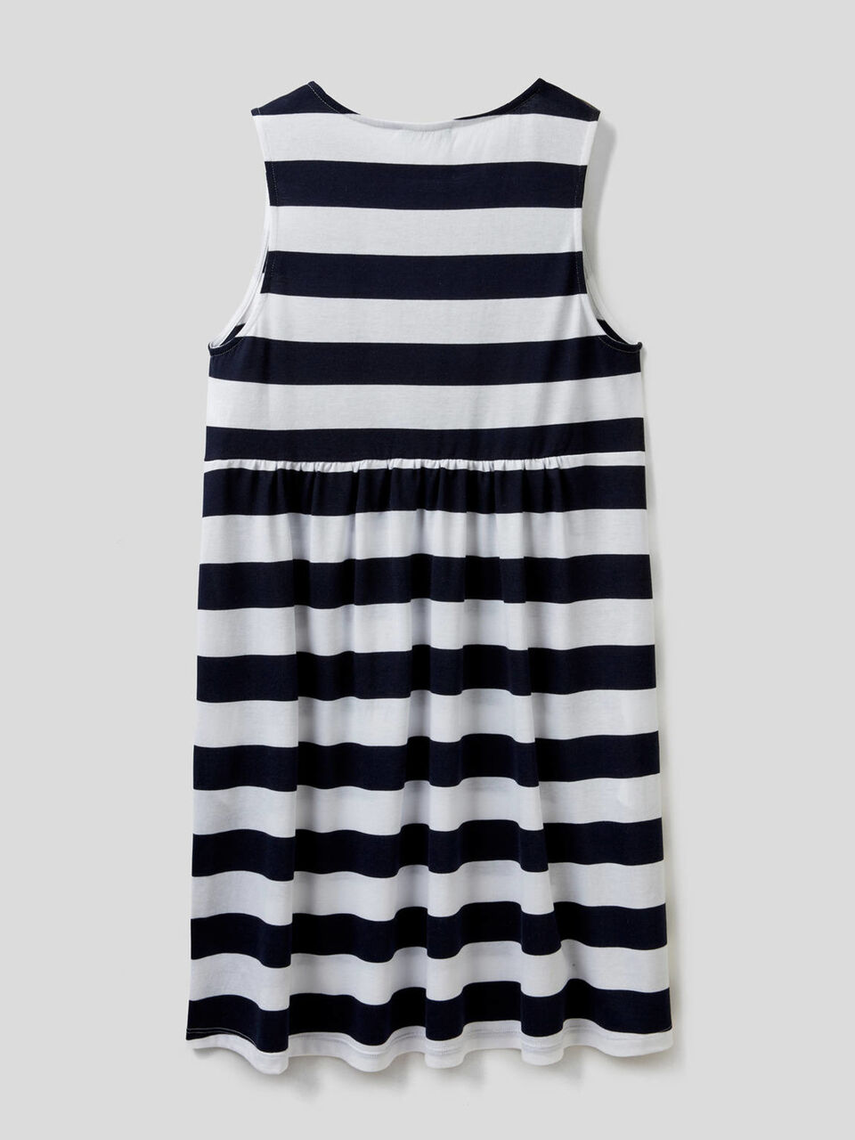 Kurzes, ärmelloses Kleid mit Streifen image number 2