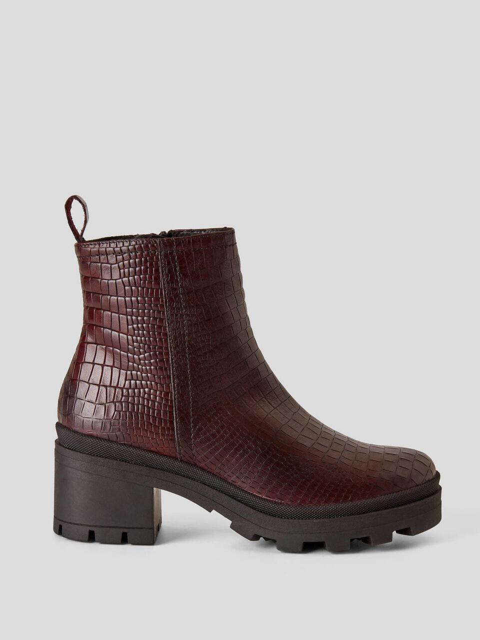 Stiefeletten mit Absatz aus Leder mit Reliefmuster image number 1