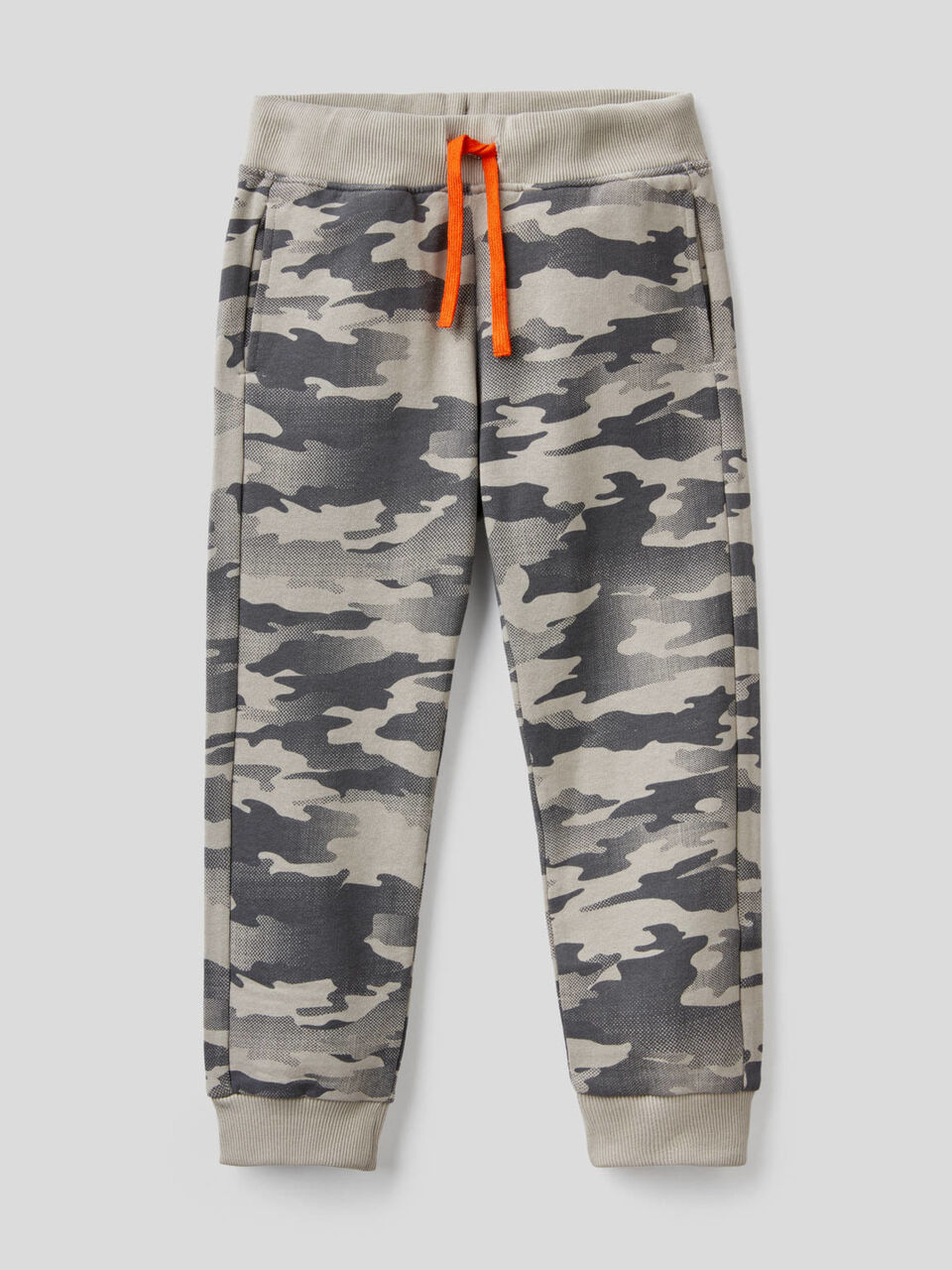 Hose aus Sweatstoff mit Camouflage-Muster image number 1