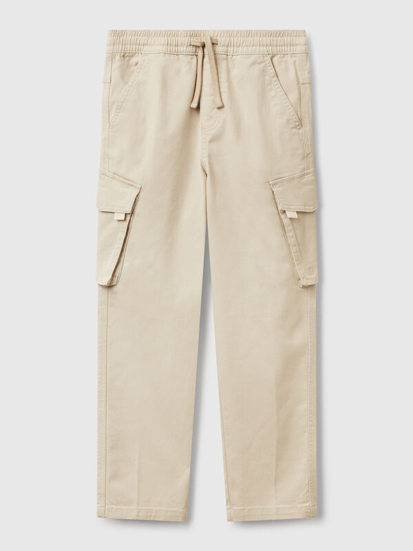 Schmal geschnittene Cargohose Jungen