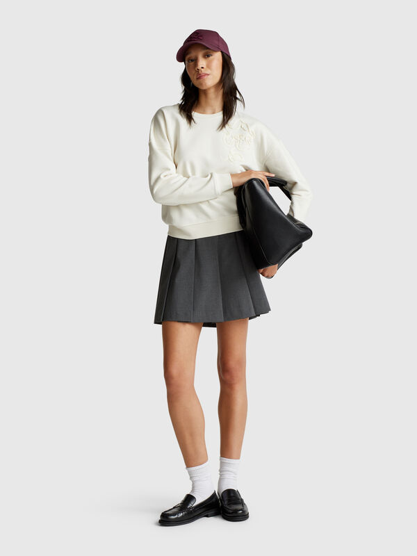Sweatshirt mit normaler Passform und Applikation Damen