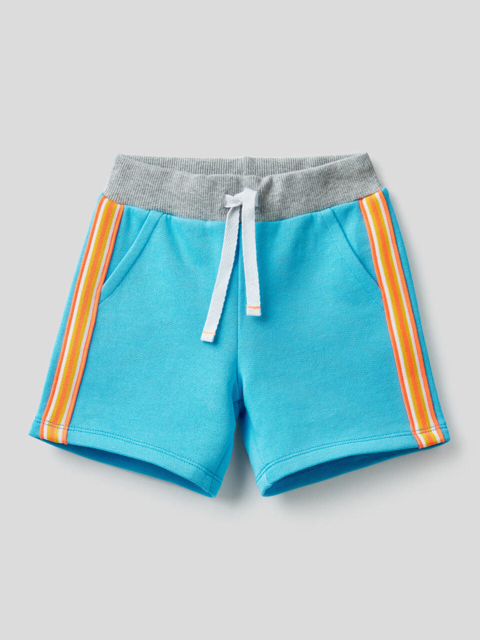 Bermudas aus Sweatstoff mit buntem Band image number 1