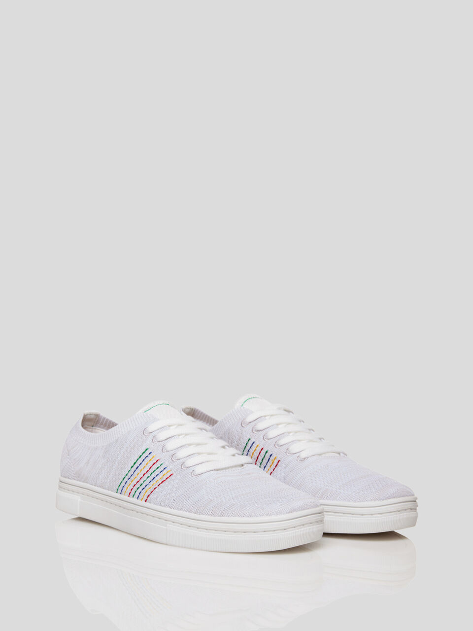Knit-Sneakers mit Schuhbändern image number 1