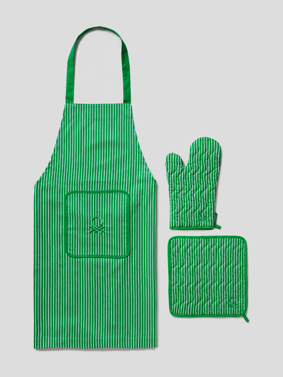 Set mit Schürze, Topflappen und Ofenhandschuh