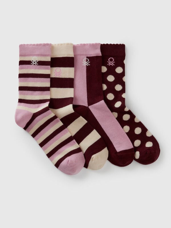 Vier Paar gemusterte Socken Jungen