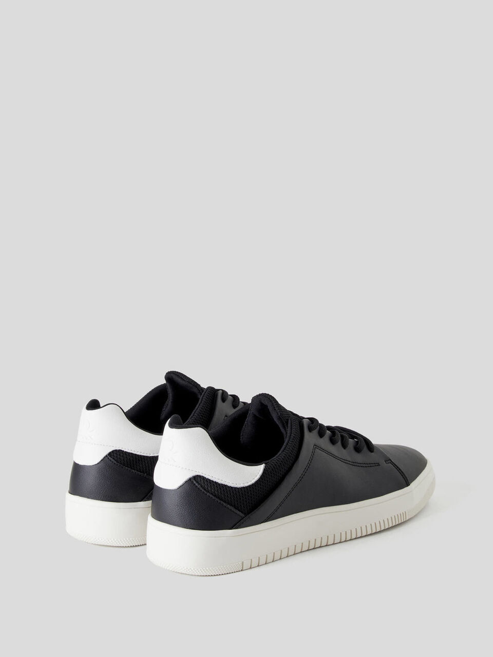 Sneakers aus Leder mit Details aus Stoff image number 2