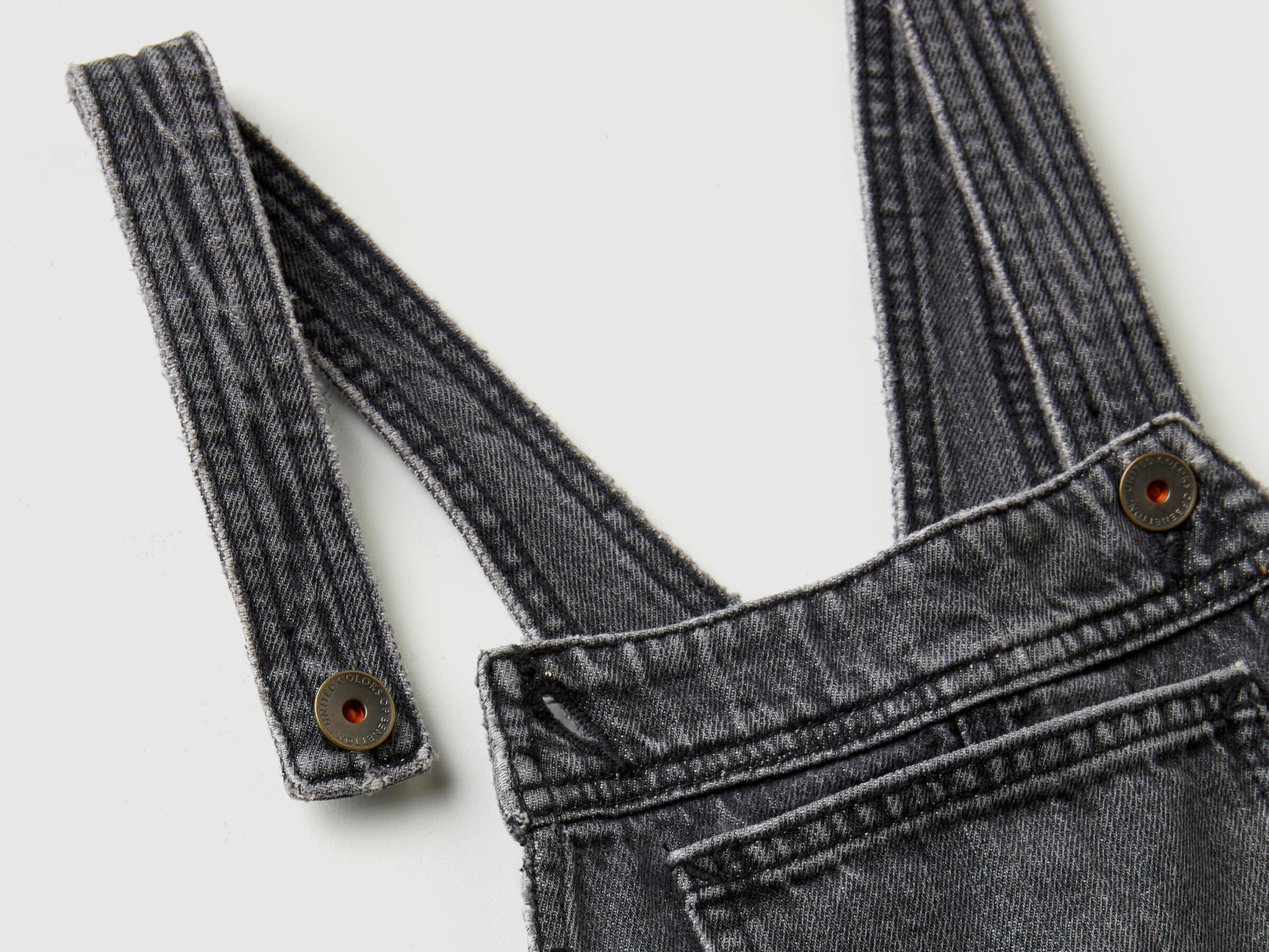 Latzhose aus Denim image number null