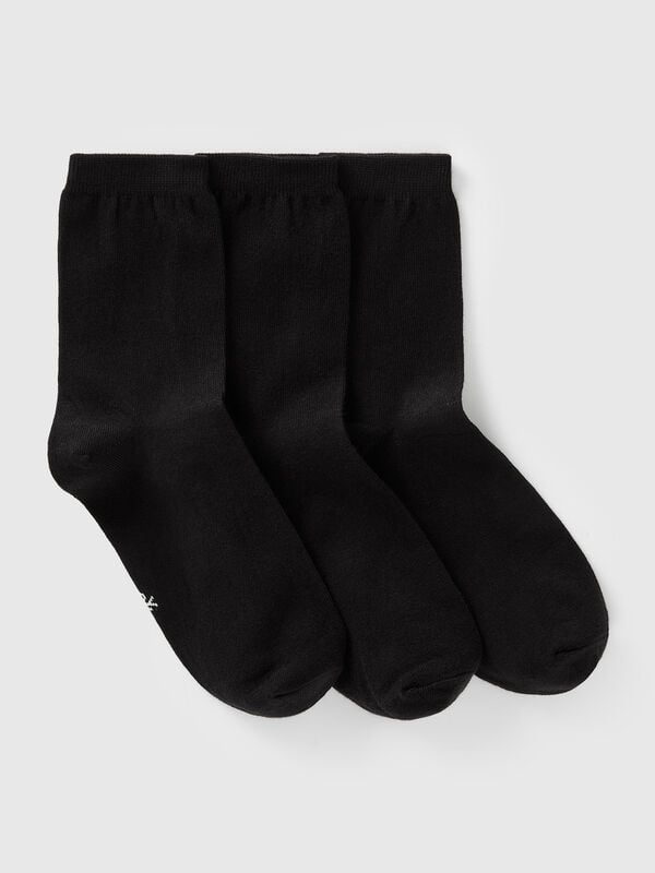 Drei Paar lange Stretch-Baumwollsocken