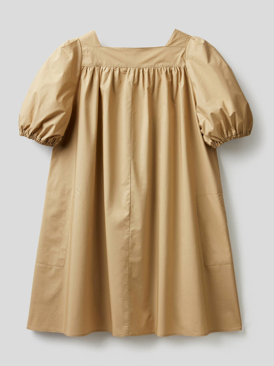 Kurzes Kleid mit 3/4-Ballonärmeln image number 2