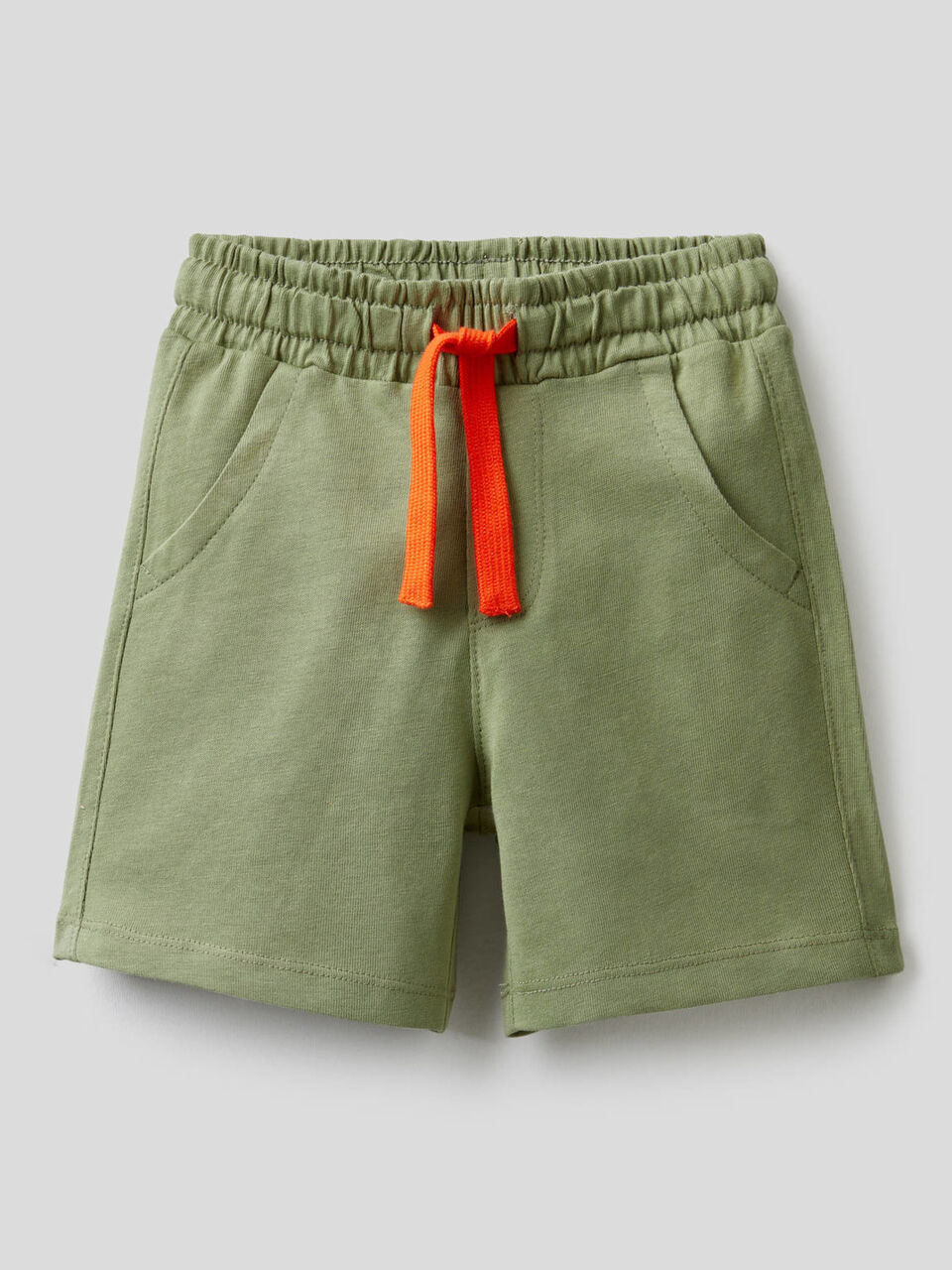 Einfarbige Shorts aus reiner Baumwolle image number 1