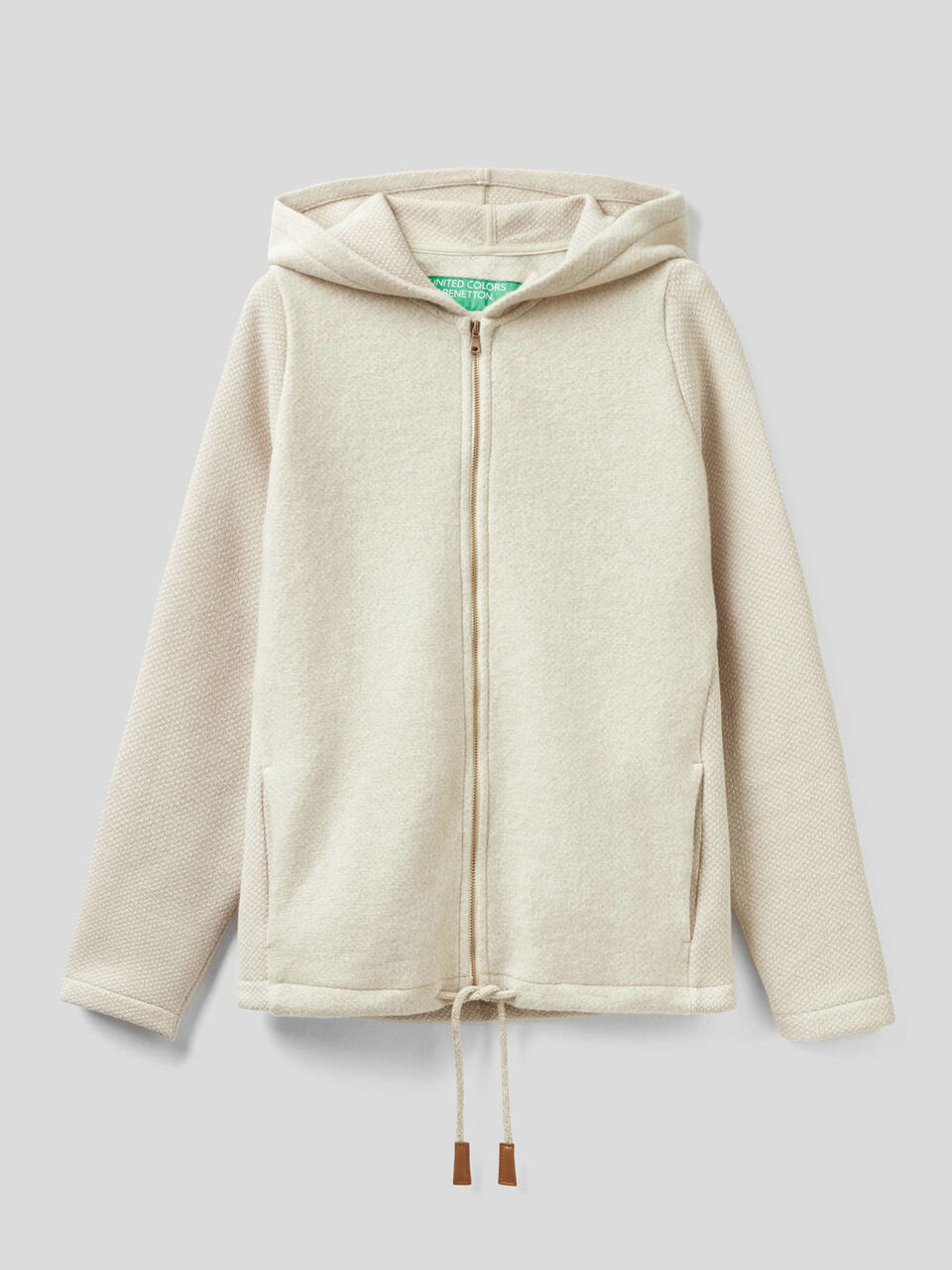Sweatshirt mit Kapuze und einem Spiel aus Texturen image number 1