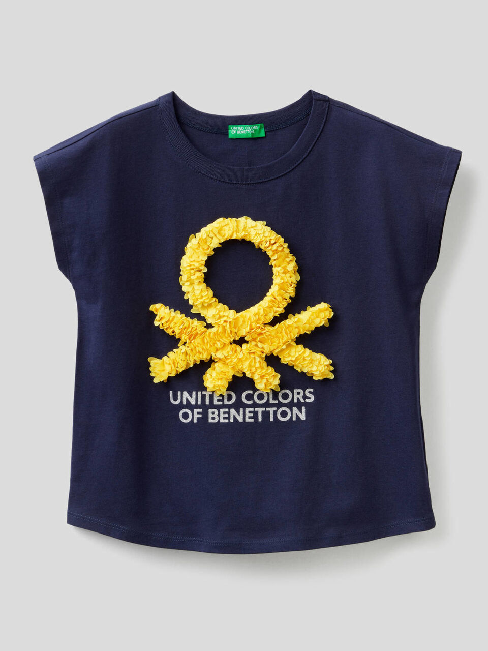 T-Shirt mit aufgestickten Blütenblättern image number 1