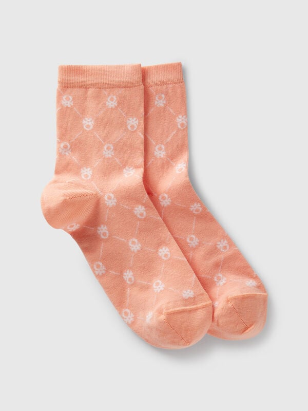 Rosa Socken mit Logos