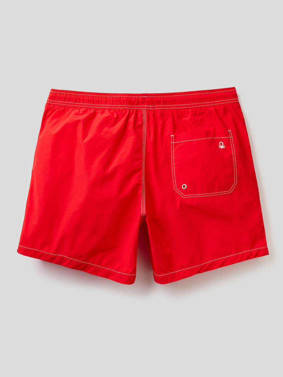 Badeshorts mit Details in einer Kontrastfarbe image number 2