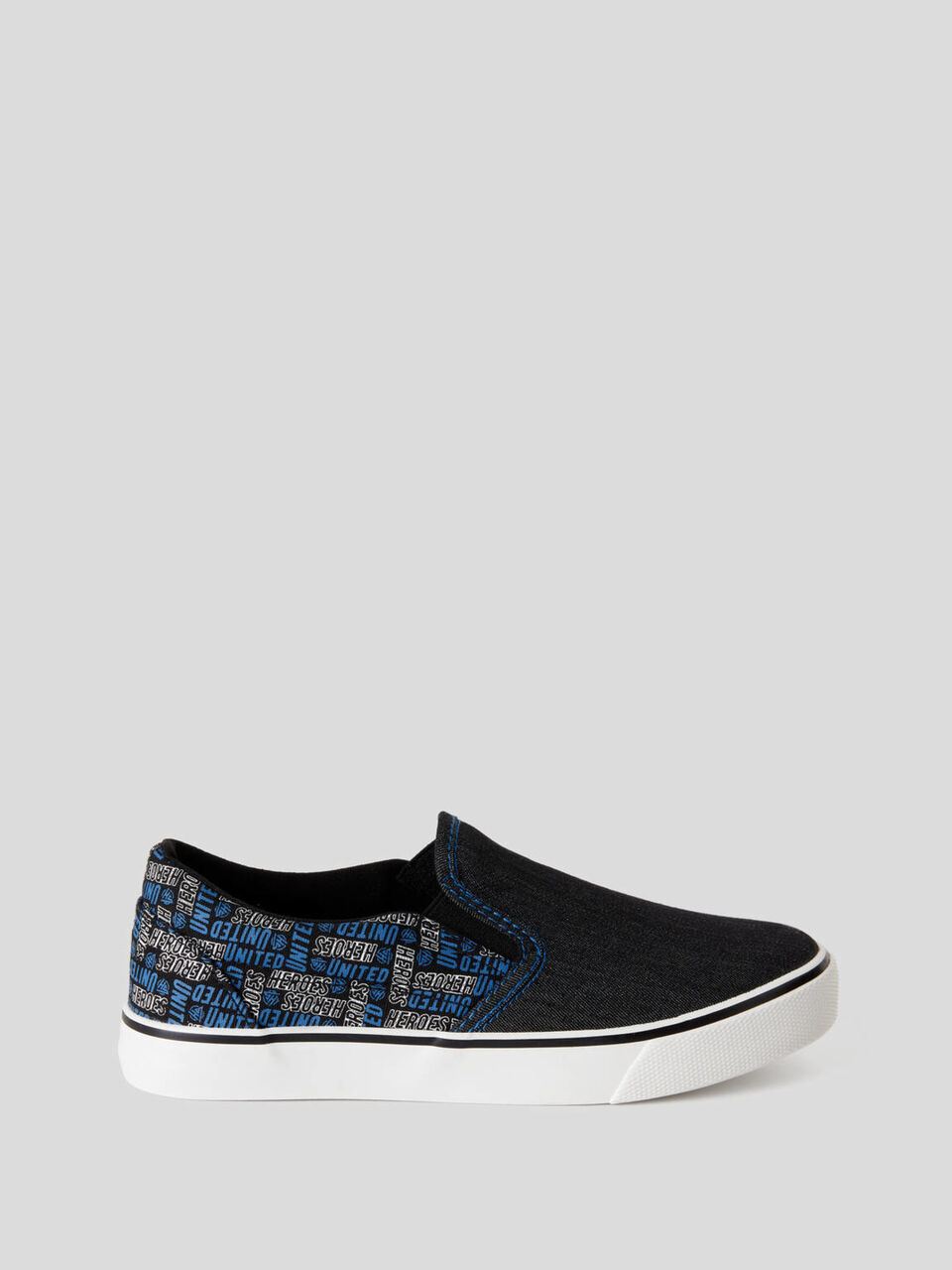 Sneakers im Skater-Stil aus Stoff image number 1