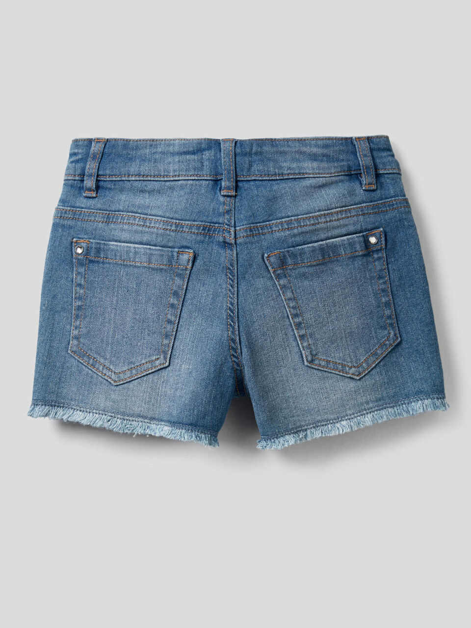 Jeansshorts mit Aufnäher image number 2