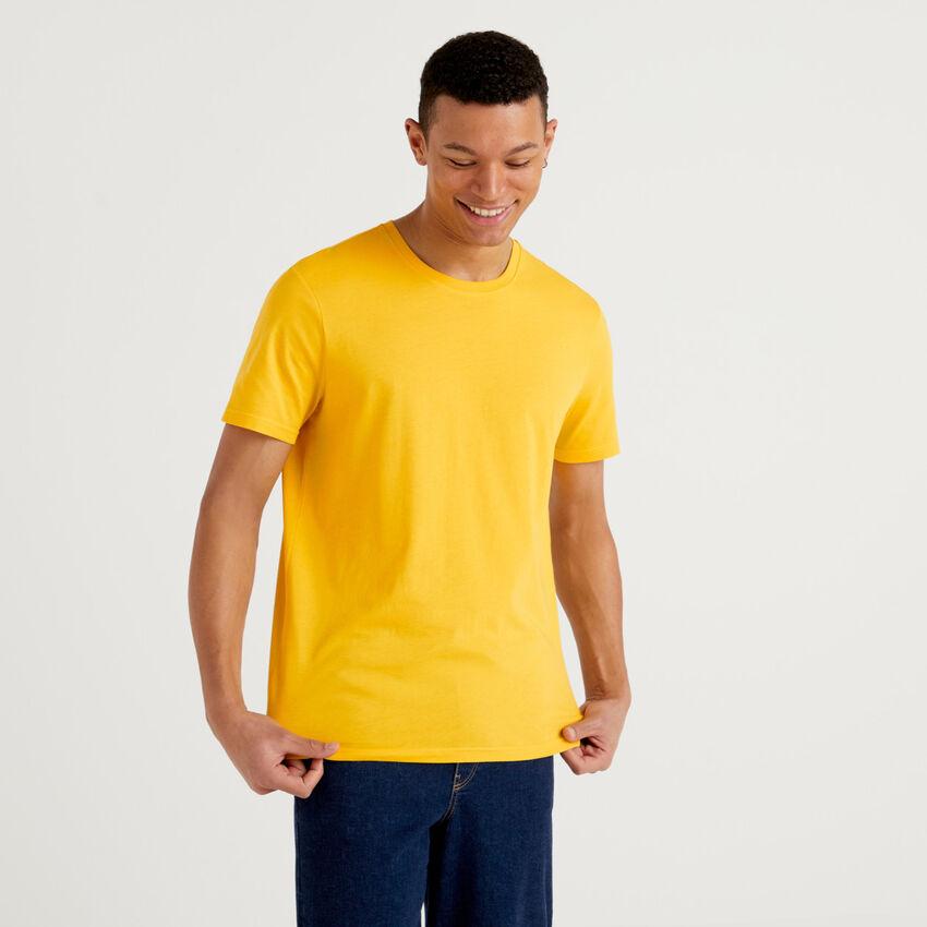 T-Shirt in Gelb