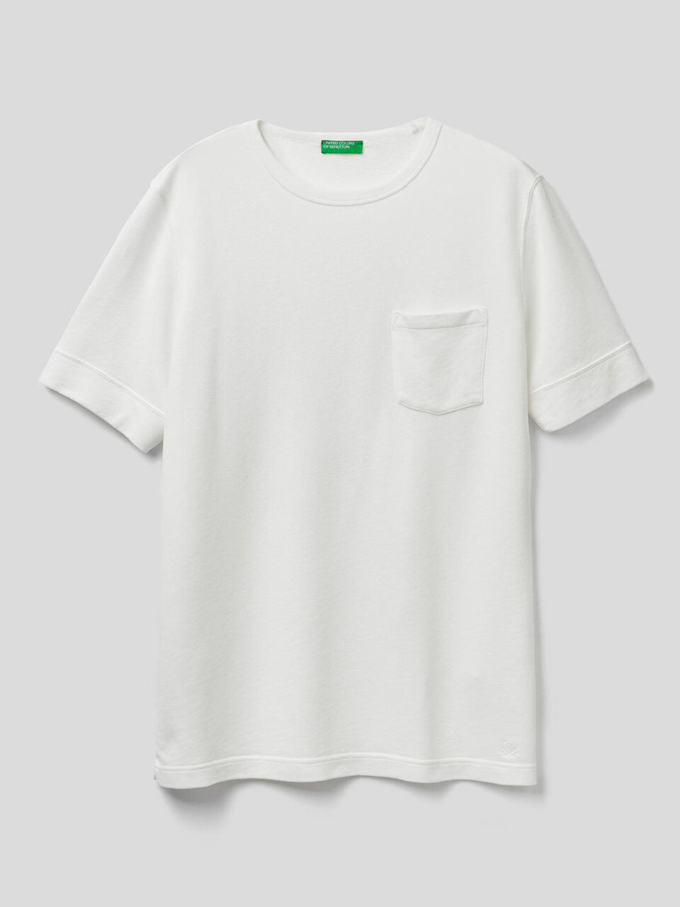 T-Shirt mit kurzen Ärmeln und kleiner Tasche image number 1