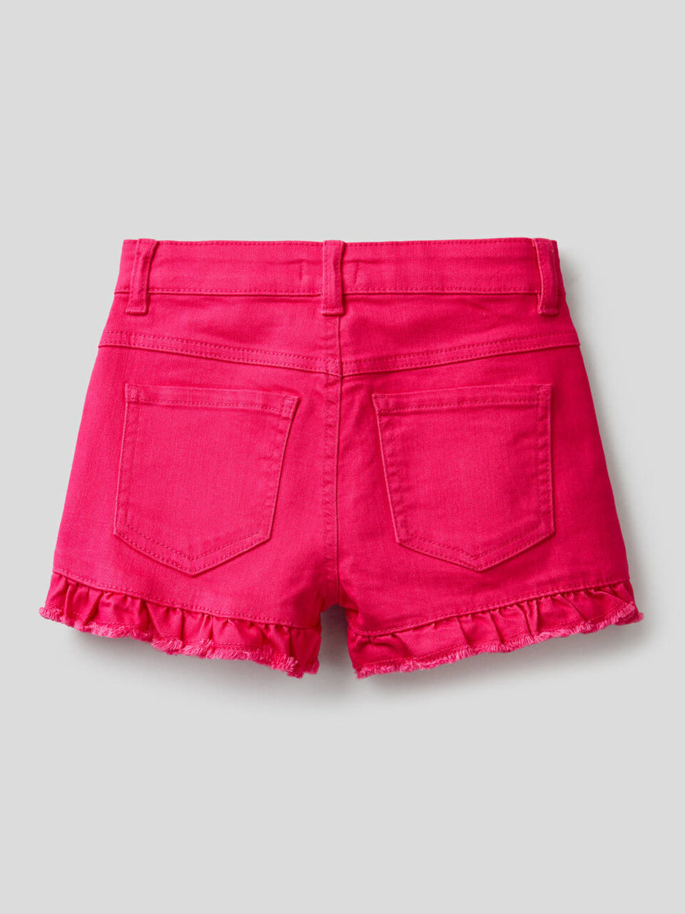 Einfarbige Shorts mit Rüsche image number null