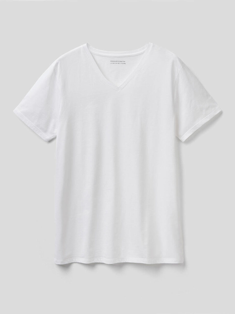T-Shirt aus 100% Baumwolle mit V-Ausschnitt image number 1