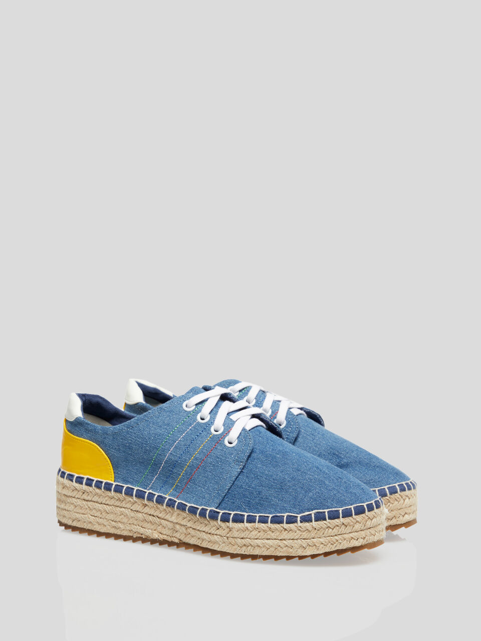 Sneakers mit Details in Kordel image number 1