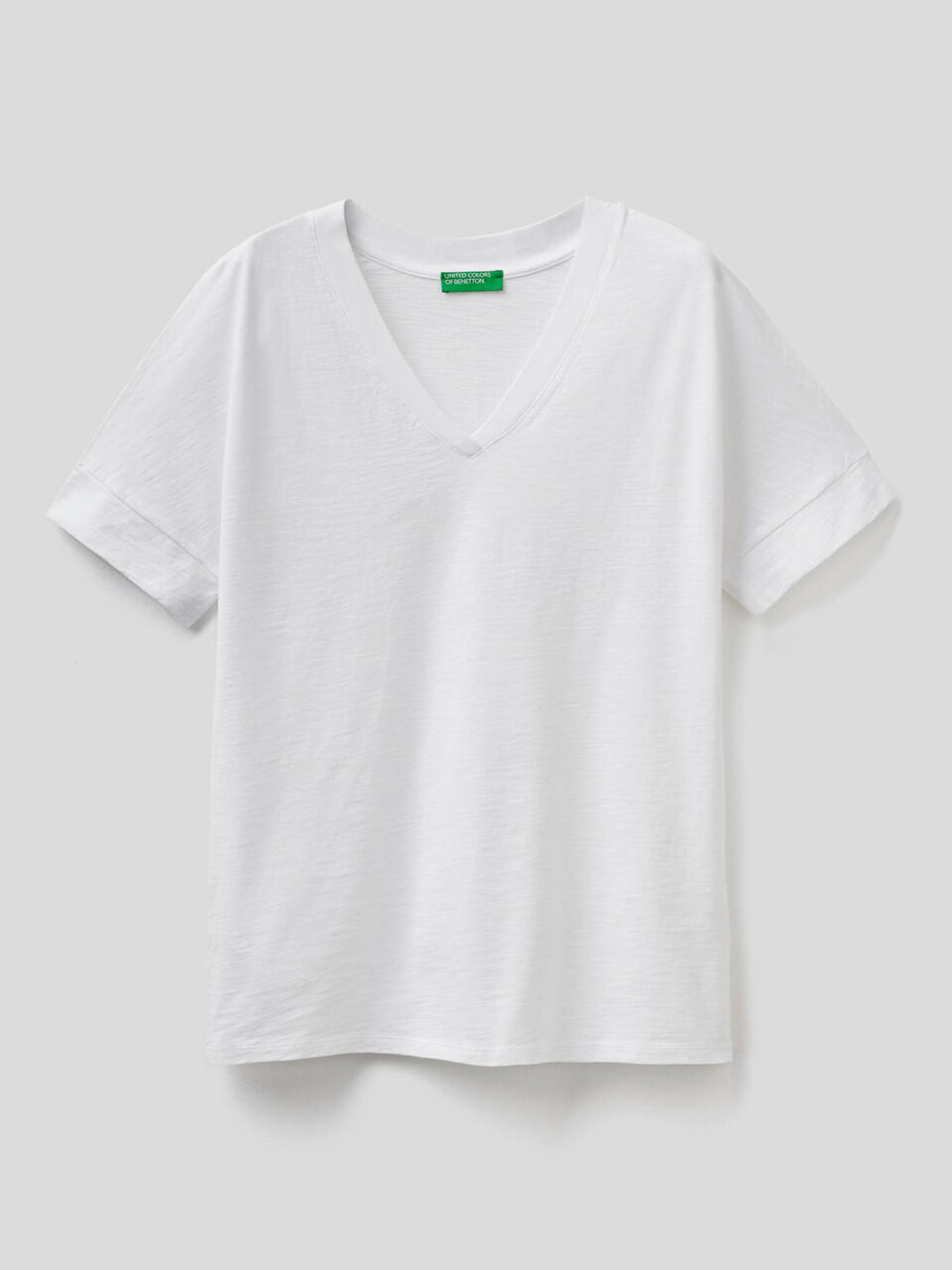 T-Shirt aus 100% Baumwolle mit V-Ausschnitt image number 1