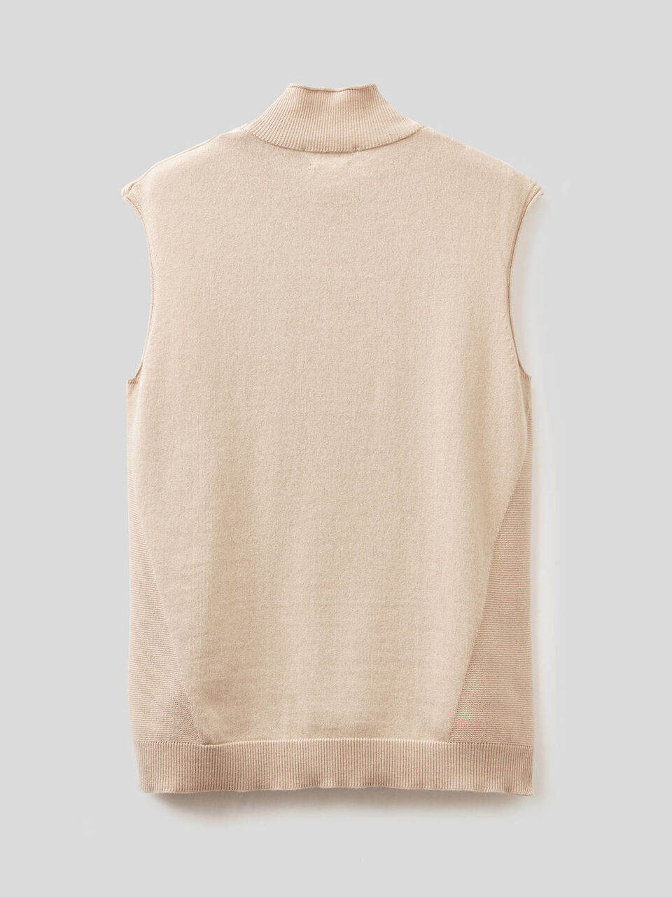 Ärmelloser Pullover in einer Cashmeremischung image number 2